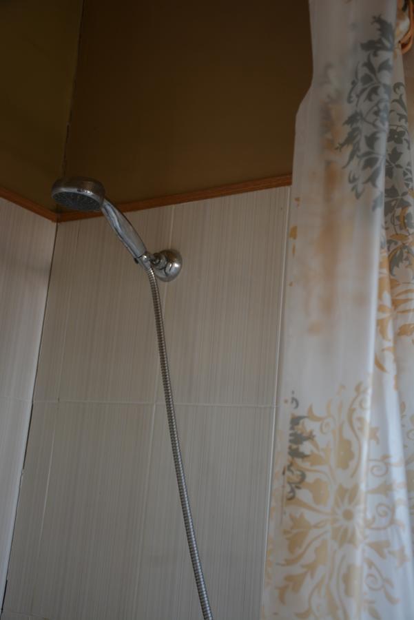Friends House Hotel Kutaisi Exterior photo